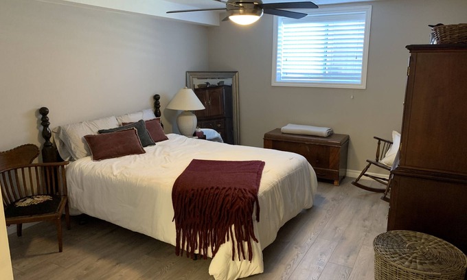 Elora Casa | Stay in historical Elora, super close to great hiking trails