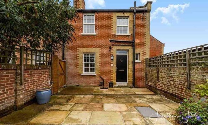 Felpham Casa | Stay in our beautiful 1850’s Coastguards Cottage.