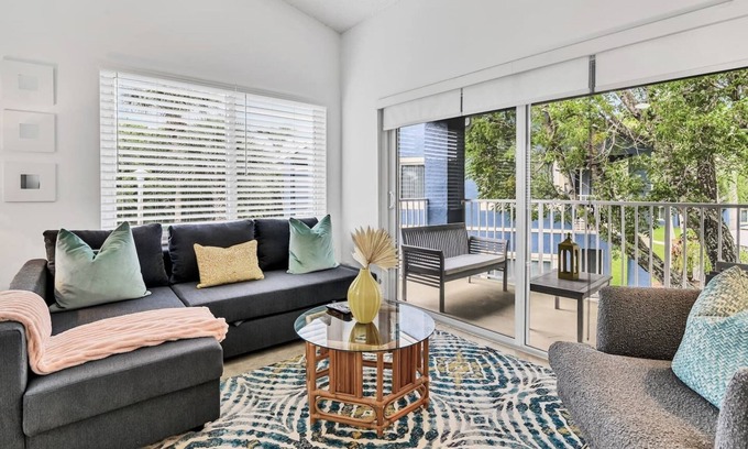Mission Bay Apartamento | Stay in our spacious 3-bed, 2-bath top-floor apartment in West Boca Raton