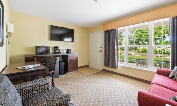 Kelleys Island Casa | Stay in the Glacier Suite for breathtaking views of Kelleys Island 116