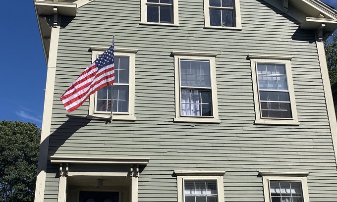 Historic Hill Apartamento | STAY IN THE HEART OF NEWPORT!!