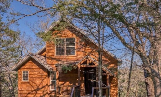 Branson Cabina | Stay in the Tree House! One of a Kind Experience!