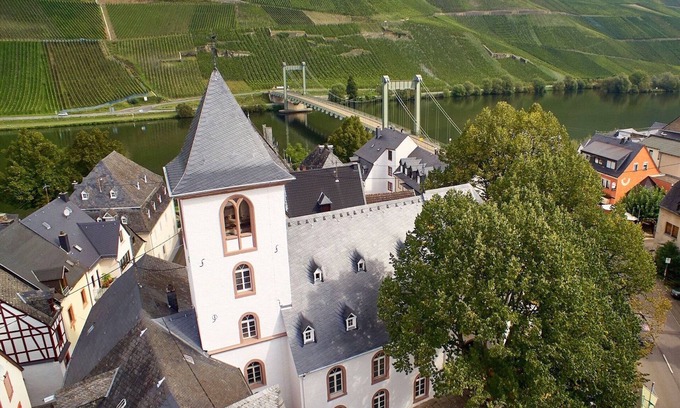 Wehlen Casa | Doss - Iglesia en el Mosel edificio de 350 años de edad, grupo / casa de seminario