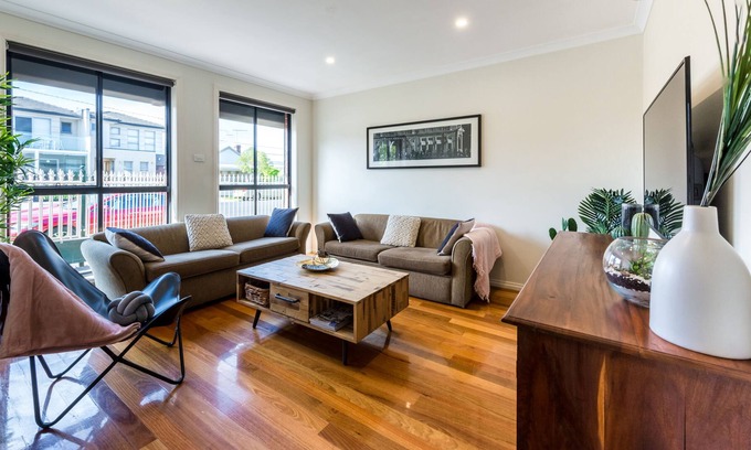 Footscray Casa | Stay Lime Tree - 6 Bedroom whole house