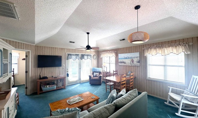 The Dunes Casa | Stay minutes from Barefoot Landing! Golf & Shopping!