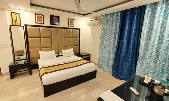 Greater Kailash I Cama Y Desayuno | Stay N Move Residency Kailash Colony Metro Station,Greater Kailash1,Nehru Place
