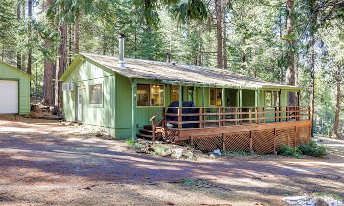 Glencoe Cabina | Stay Near Big Trees, Bring Your Pets: Arnold Cabin
