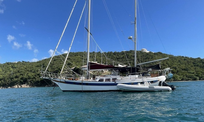 St. Thomas Alquiler De Eote | Stay on a Classic Sailboat INCL Breakfast Dinner drinks water toys