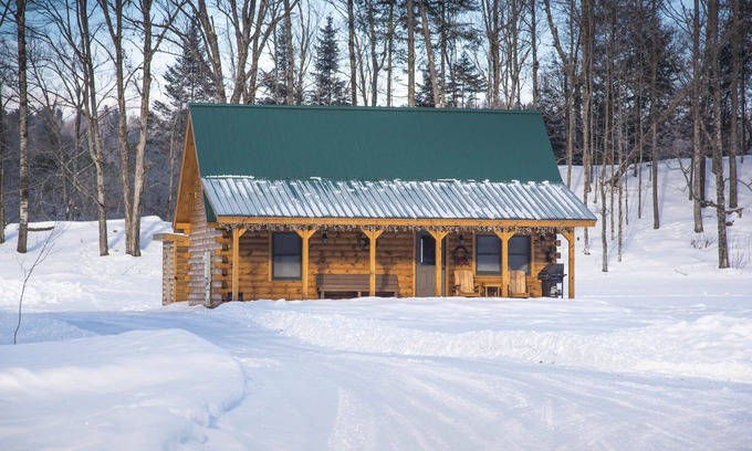 East Burke Cabina | Stay on Kingdom Trails in a three bedroom cabin!