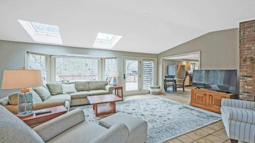 North Eastham Casa | Stay On The Cape Vacation Rentals Cape Cod Getaway Near Beaches & Bike Trail