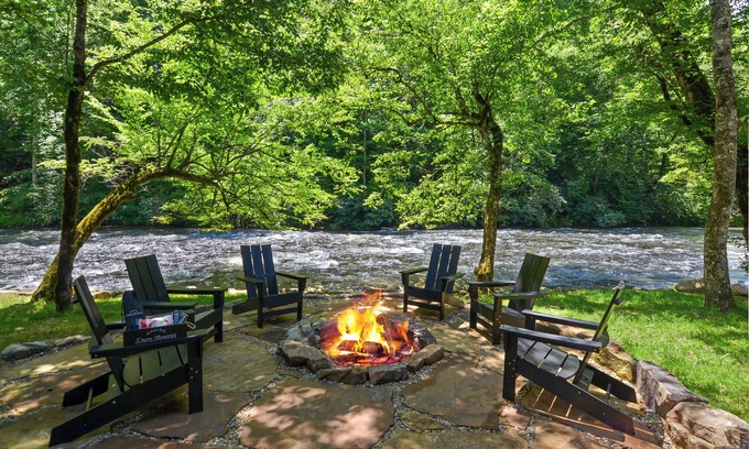 Nantahala Casa | Stay on the Nantahala River - luxury home in Bryson city NC.