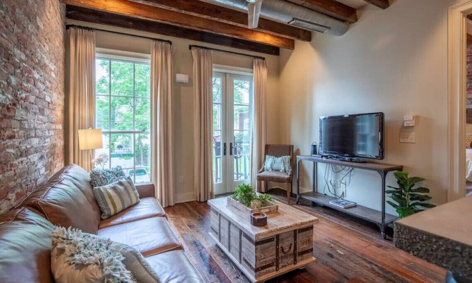 Oxford Condominio | ¡Quédate en la plaza a pie de fútbol!
