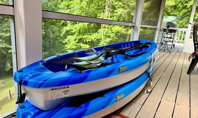 Jamestown Casa | Stay & Paddle River House + Free Kayaks