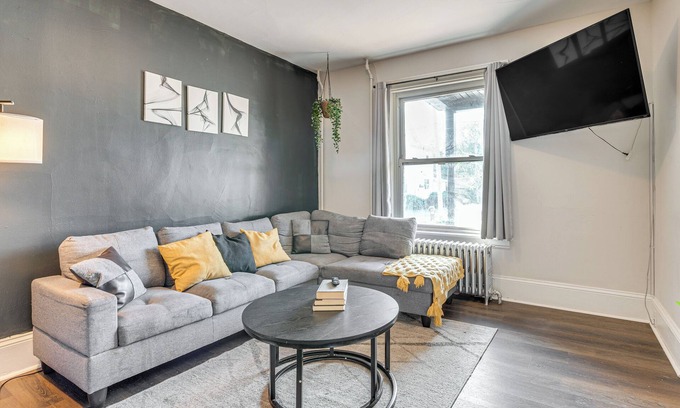 Stroudsburg Casa | Stay & Play in Dtwn Stroudsburg: Updated Townhouse