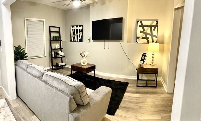 Fall Creek Place Casa | Stay & Play in historic Fall Creek Place Downtown Indianapolis!