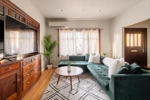 Kerns Casa | Stay Portland - 1922 Craftsman Compound in Laurelhurst - Sleeps 16