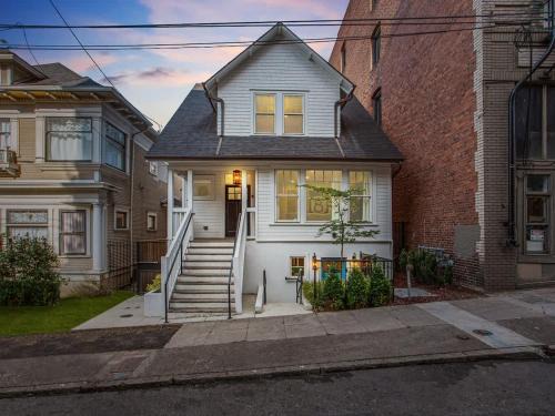 Nob Hill Casa | Stay Portland - 7BR 1906 Carl & Margaret Hoeber World's Fair House