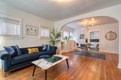 Hosford-Abernethy Apartamento | Stay Portland Collection - Glamourous Old Hollywood Apartment - 92 WalkScore