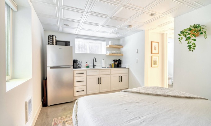 King Apartamento | Stay Portland Collection-Budget-Friendly Basement Hideaway - 91 WalkScore