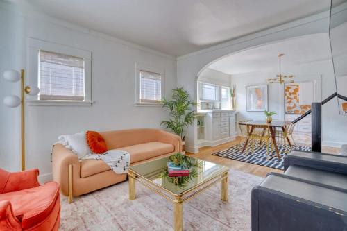 Hosford-Abernethy Apartamento | Stay Portland Collection - Warhol Suite - Art Deco Apartment - 92 WalkScore