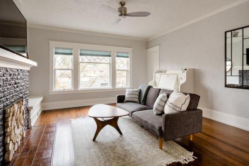 Belmont Apartamento | Stay Portland - Comfy SE Portland Apartment - Great Eats & Bars