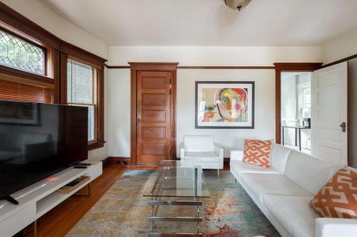 Kerns Casa | Stay Portland - Historic PDX Home - Sleeps 10, Perfect Location