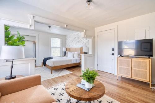 Buckman Neighborhood Apartamento | Stay Portland - La Casa Burnside - Local Eateries - Shops - Bars