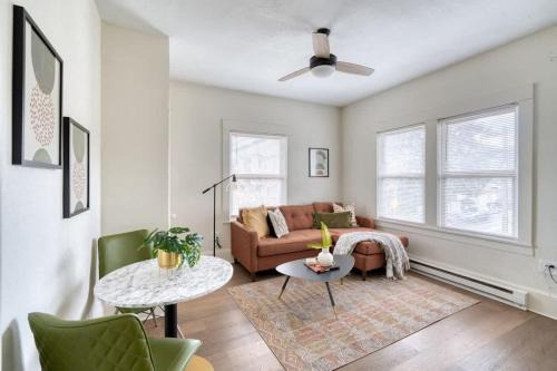Richmond Casa | Stay Portland - Mt Tabor Retreat - Local Eateries - Shops - Bars