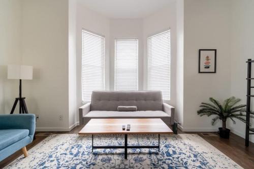 Hosford-Abernethy Casa | Stay Portland - Renovated 3BR Tilikum View in heart of SE Division