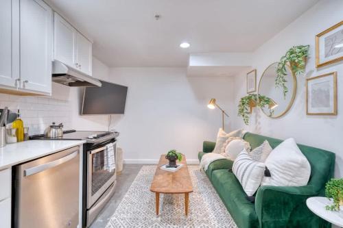 Kerns Apartamento | Stay Portland - Underground Mid-Century Hideaway in Laurelhurst