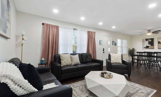New Century Casa | NEW Spacious Home Centrally Located