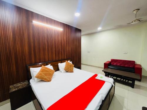 South Extension Hotel | Stay Residency - Green Park Metro Station Gate no - 1