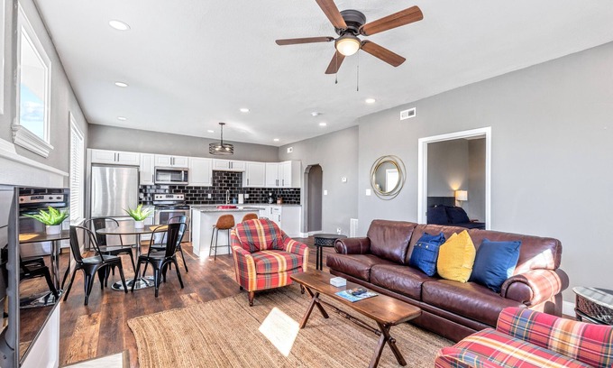 St. Louis Apartamento | Stay STL-Huge Cheery 1BR-In Unit W/D-Parking