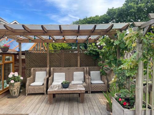 Hastings Casa | Stay with Anisia