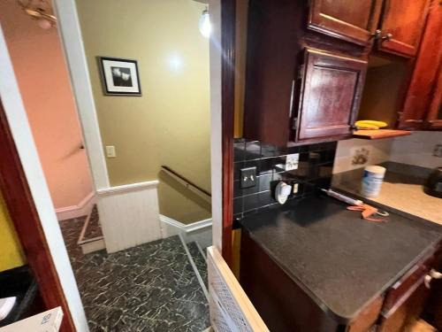 Cleveland Casa | Stay with Jay - Segunda Room