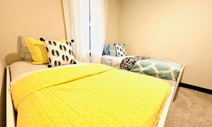 Church Street Casa | Stay with Jenny at Hapeville, twins beds