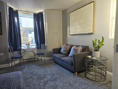 Woking Apartamento | Stay Zen Apartments - Free Parking & Private Garden Ground Floor Central Woking - Business & Leisure