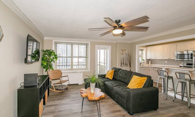 Peachtree Center Condominio | StayATL | Downtown High Rise Condo with Balcony