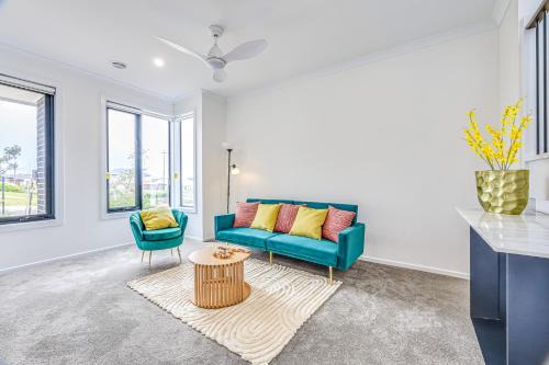Mount Duneed Casa | StayAU 5BR Getaway 10 mins to Torquay & Deakin