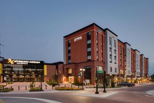 Iowa River Landing Hotel | Staybridge Suites - Iowa City - Coralville by IHG