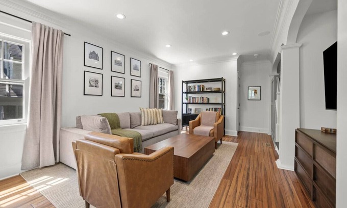 Hyde Park Casa | StayCedar&Serenity | Hyde Park