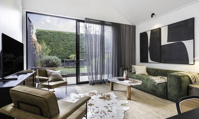 Elwood Casa | StayCentral - Poets Corner in Elwood - Burns St, Elwood, VIC - 4 Bedrooms, 4 Beds, 2 Bathrooms, Street parking available (none allocated).