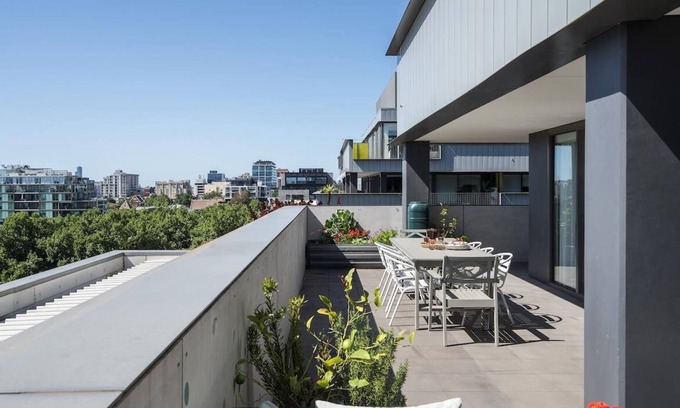 Collingwood Apartamento | StayCentral - The Stanley@Collingwood - Smith St, Collingwood - 2 Bedrooms, 2 Beds, 1 Bathroom1, 1 secure undercover parking spot.