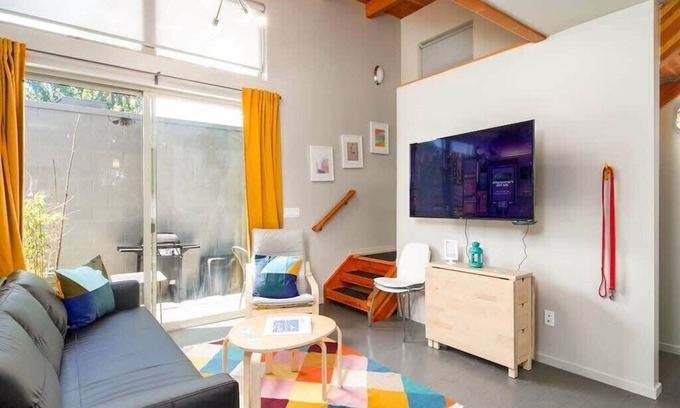 Belmont Casa | #StayInMyDistrict Buckman Spacious Modern Rowhouse