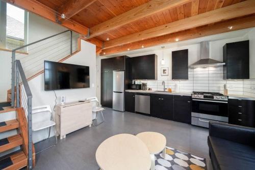 Belmont Casa | #StayinMyDistrict Buckman Open Loft-Style Townhome