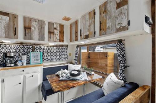 Twin Falls Apartamento | #StayinMyDistrict Twin Falls Backyard Glamper