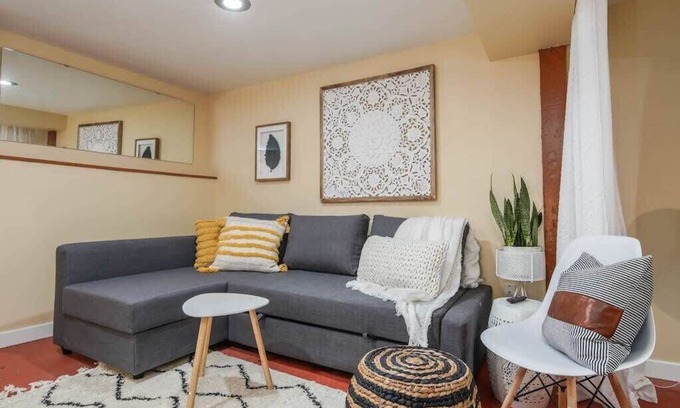 Woodlawn Apartamento | #StayInMyDistrict Woodlawn Eclectic -Walk to Dekum