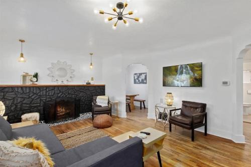 Twin Falls Casa | #StayinMyDistrictTwinFalls Tudor