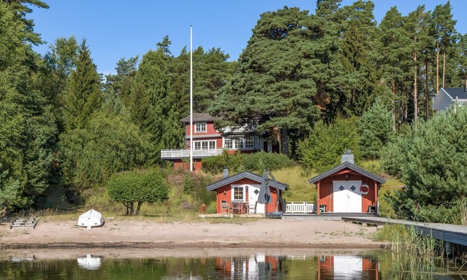 Stavsnas Casa | Staynordic | Archipelago house with private beach and jetty | SE13001