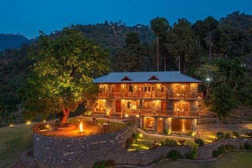 Kumarhatti Hotel | StayVista at Mountain Mirage 3BR Villa Luxury in Kasauli